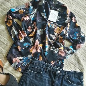 Who What Wear floral button down 2/30$